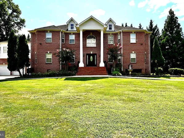 7801 Ridgewood Dr, Annandale, VA 22003