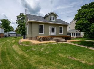 311 S Main St, Flanagan, IL 61740