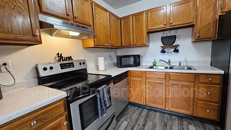 2 bed, 418 sqft, $2,000 — Photo 2
