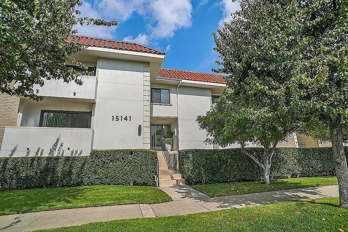 2 bed, 800 sqft, $2,600 — Photo 2