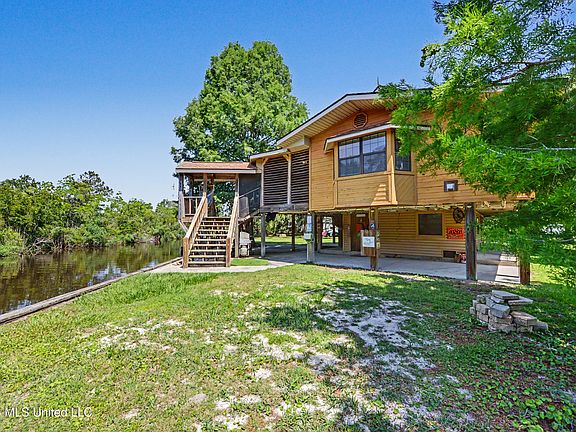 2nd image of 15 Wisteria Ct