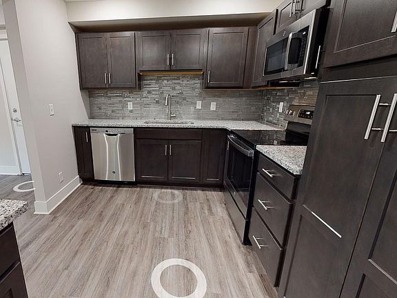 5th image of 4001 Holdrege St #6