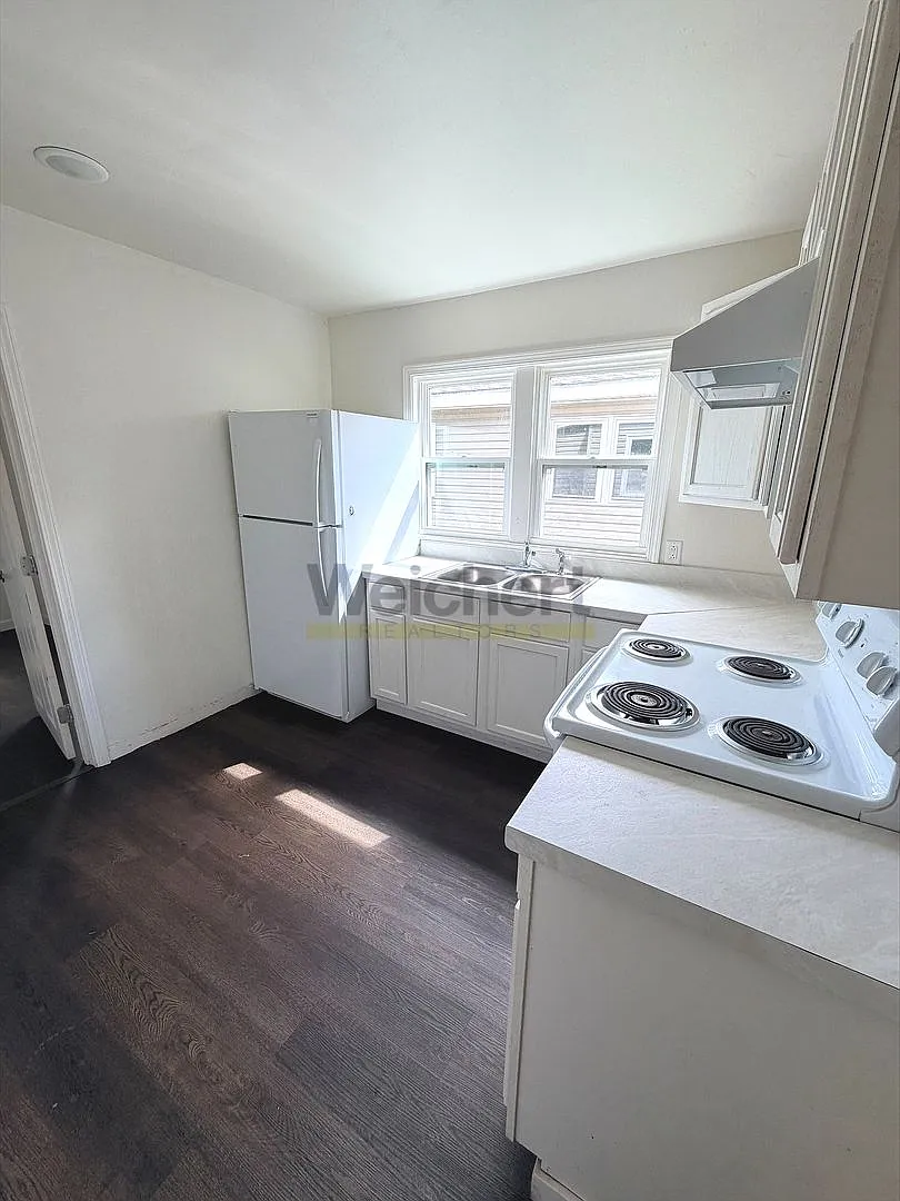 Corning Apartments — Photo 2
