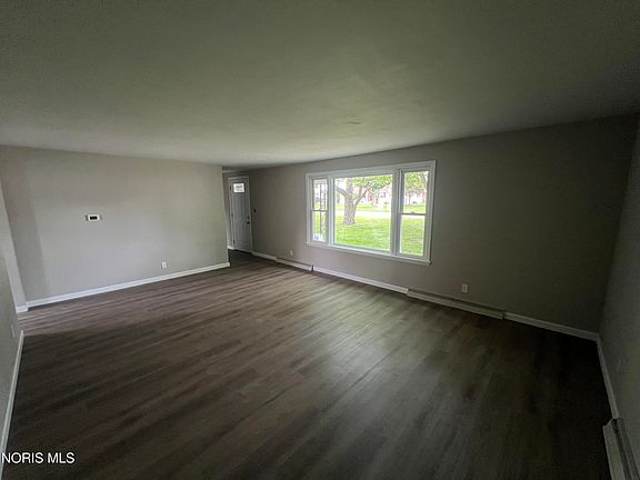 4th image of 830 N Walnut St