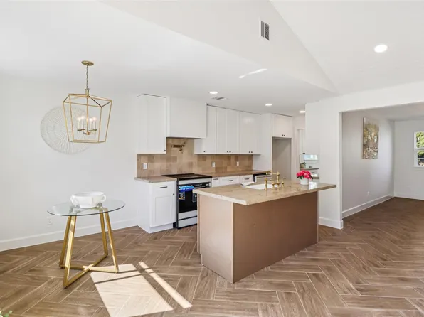 2019 Magnolia Dr, La Marque, TX 77568