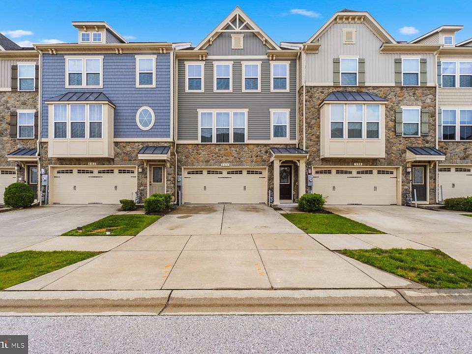1st image of 600 Fox River Hills Way