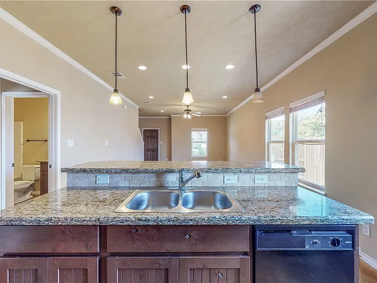 3414 Cullen Trl — Photo 5