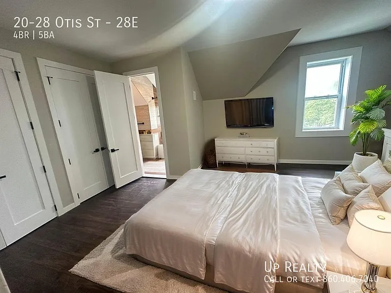 20-28 Otis St #28E — Photo 4