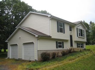 108 Grove Ln, Albrightsville, PA 18210