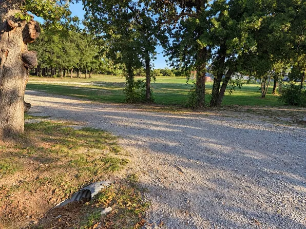 151 Russell Rd, Lipan, TX 76462