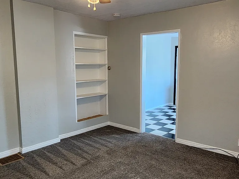 585 S 1200 W — Photo 4