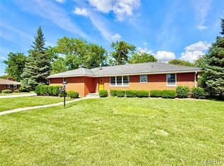 3215 Morkel Dr, Godfrey, IL 62035