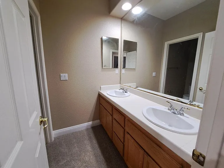 1828 Heather Garden Ln — Photo 22