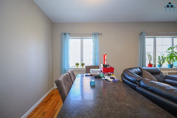 Sold by Momentum Real Estate LLC | media 5