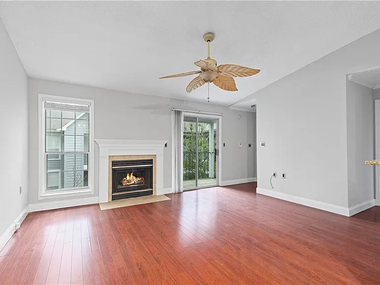 640 Granville Ct — Photo 6