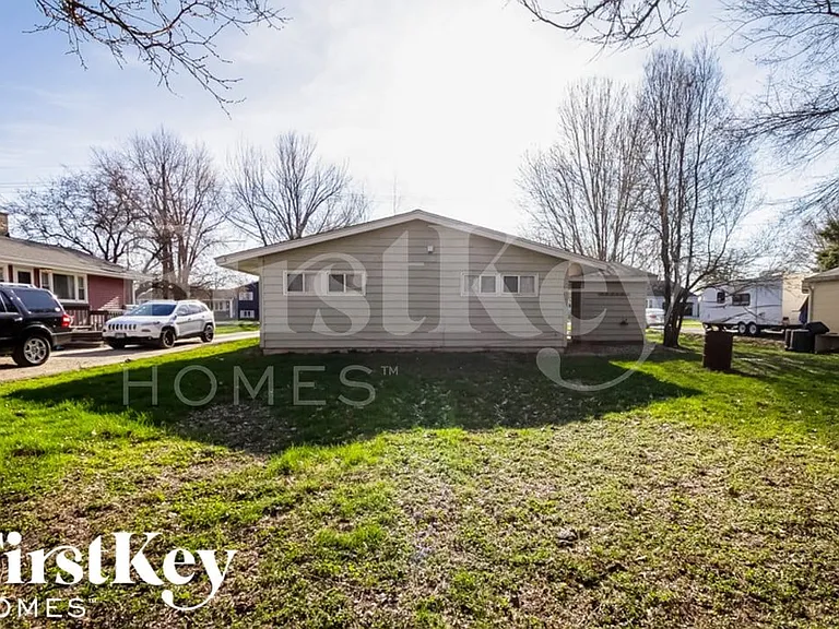 809 N Latham St — Photo 14