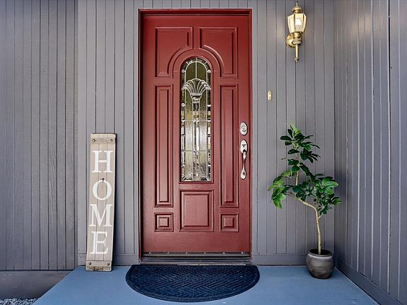 4th image of 19720 Legacy Ln
