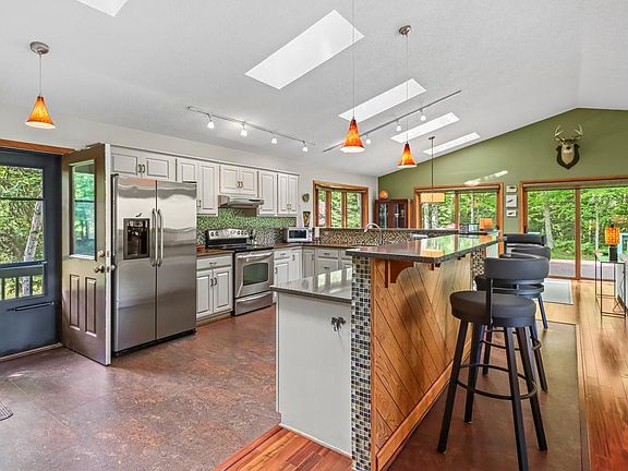 5th image of 7067 Island View Rd