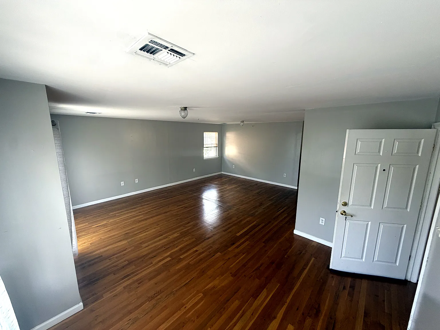 3 bed, $2,900 — Photo 3