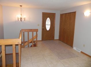 222 Lakeview Dr, Sherrard, IL 61281