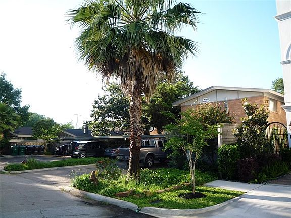 3rd image of 4719 Oakshire Dr #F