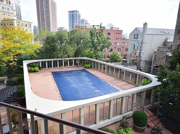 4th image of 1960 N Lincoln Park W APT 405