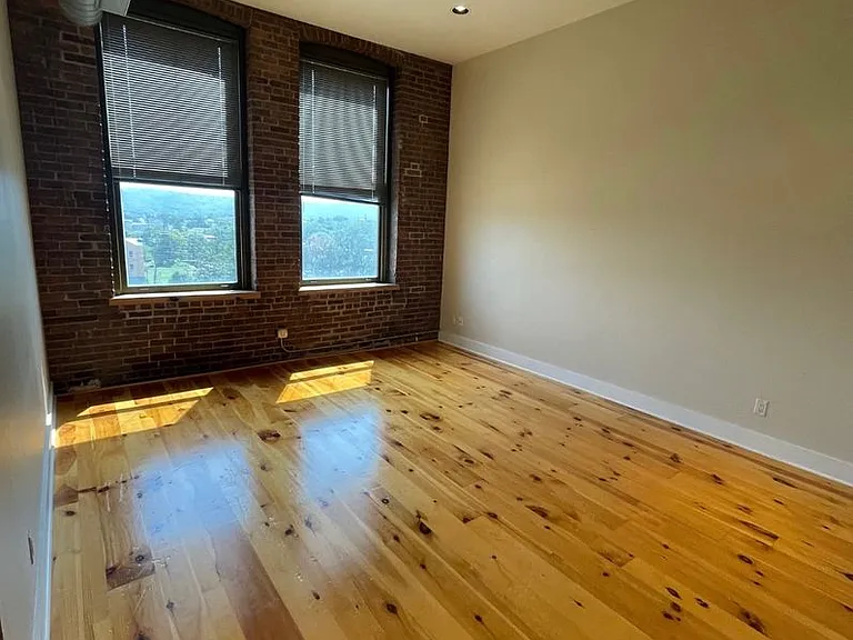 1 Bedroom 1 Bathroom Luxury Apartment in Cohoes — Photo 22