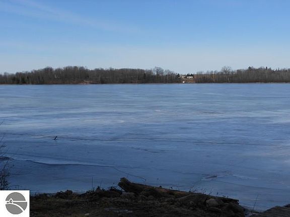 4th image of 1370 S Lake Dr