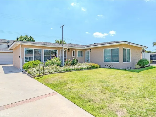 11902 206th St, Lakewood, CA 90715