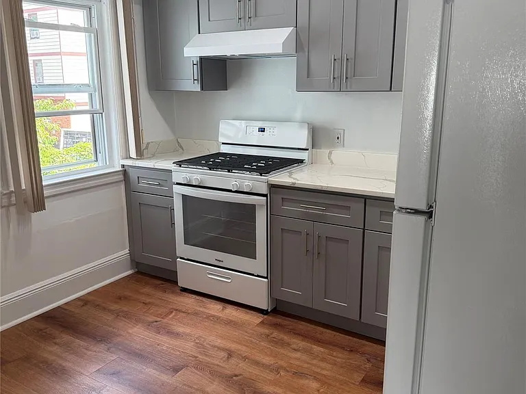 212 Orchard St — Photo 2