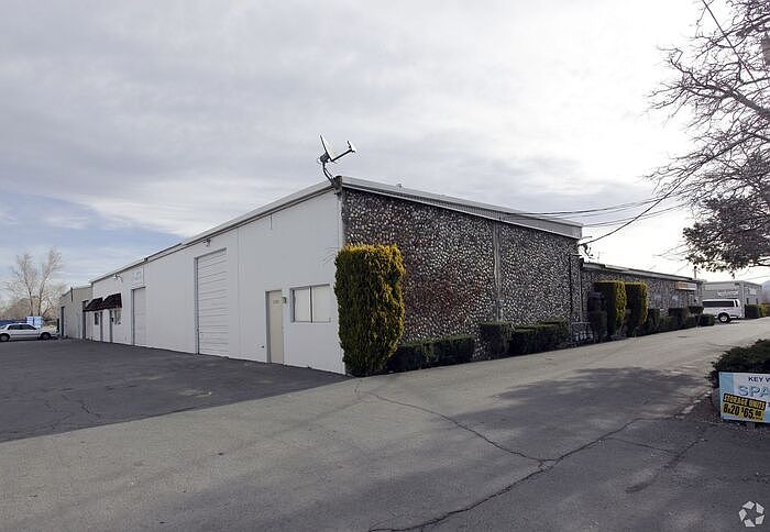2nd image of 3005 Mill St