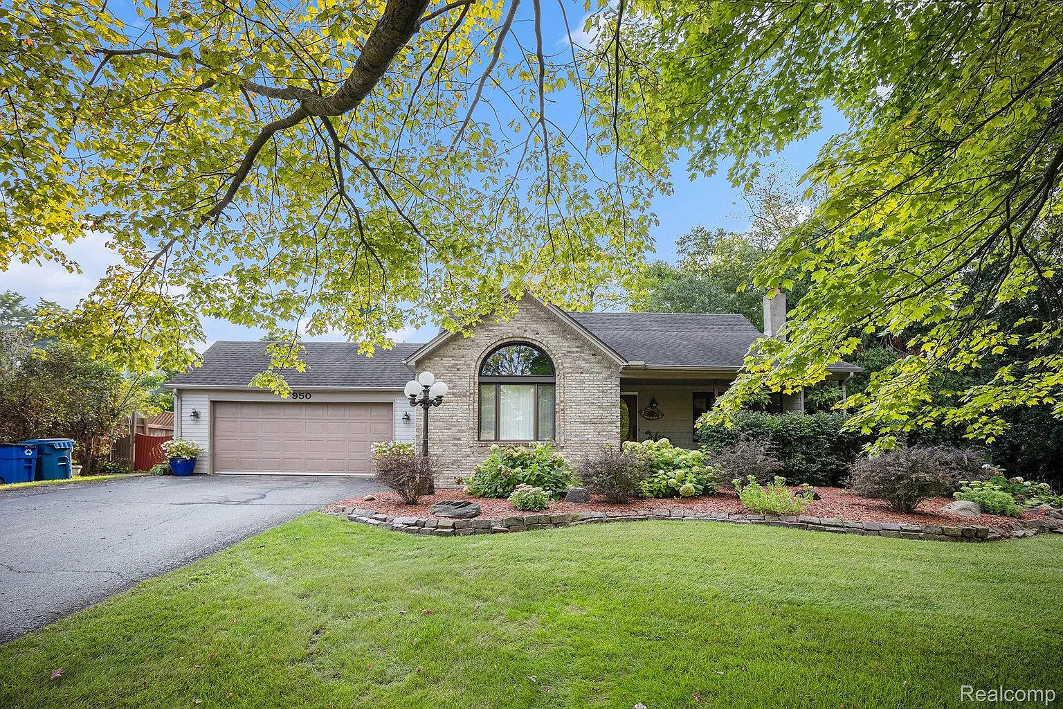 950 Fuller Ln photo 1