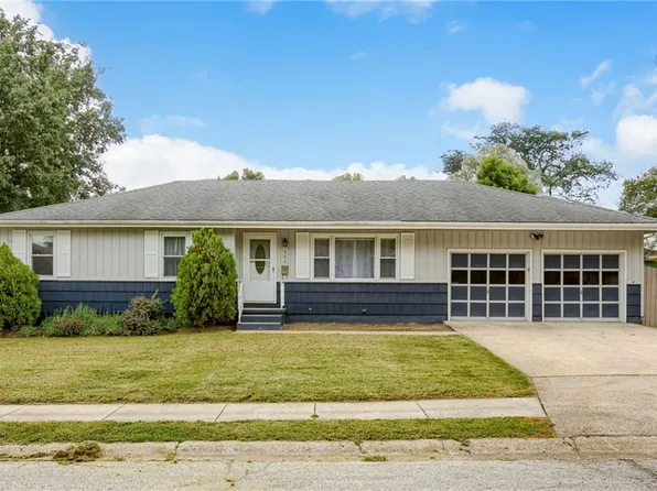 906 NW B St, Blue Springs, MO 64015