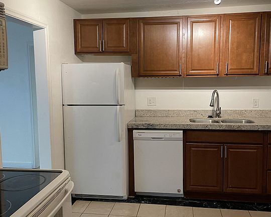 2nd image of 335 W Archard Ave