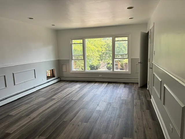 3 bed, 1.5 bath, 1400 sqft, $2,100 — Photo 2