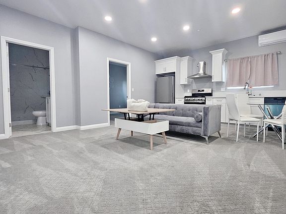 4th image of 3829 Brookline Ave