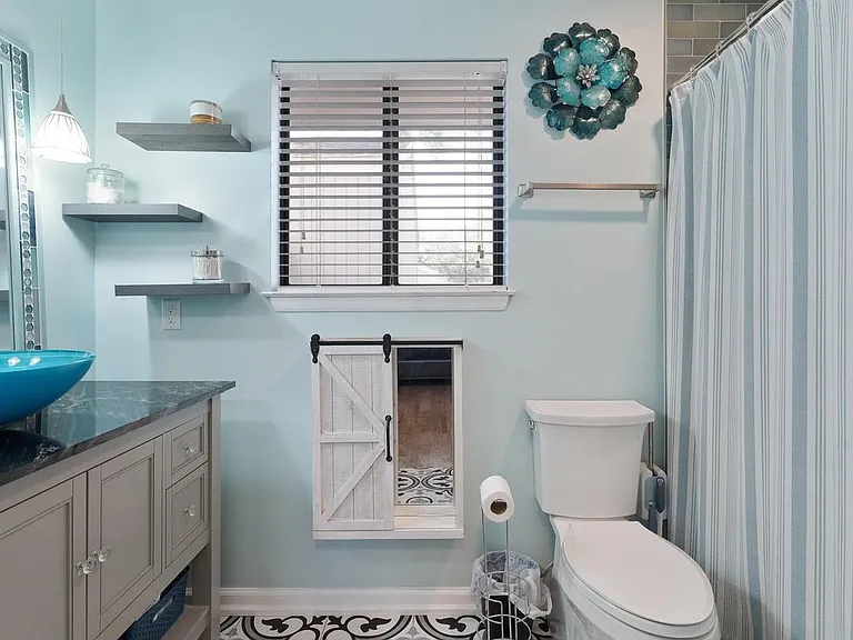 800 Bay Dr #10 — Photo 16