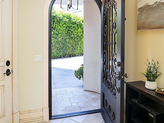 4th image of 302 Catalina Dr