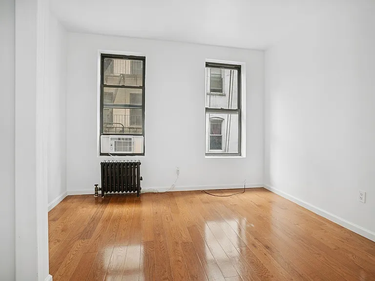 340 E 5th St #C4 — Photo 3