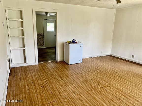 3rd image of 2511 Sweetwater Vonore Rd
