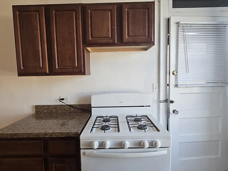 909 Elmwood Ave #O3 — Photo 2