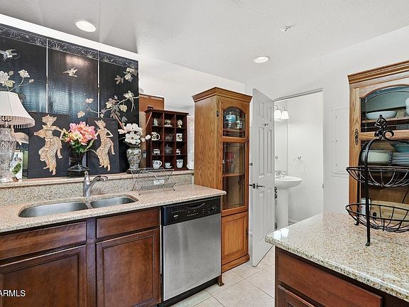 4th image of 4210 N MONTEZUMA Avenue #12