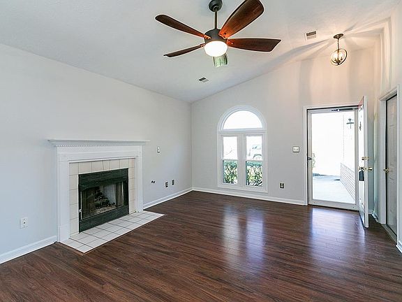 4th image of 3804 Dove Creek Ct