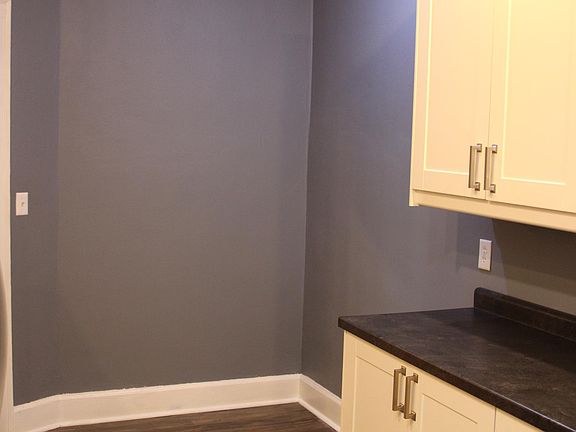 3rd image of 2021 Broadway #2