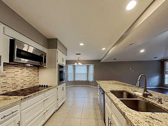 4th image of 2834 Columbine Dr