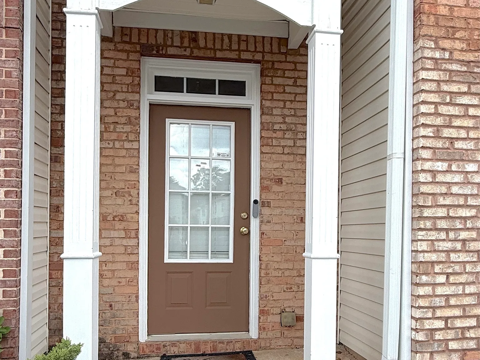 3 bed, 2.5 bath, 1696 sqft, $2,200 — Photo 2