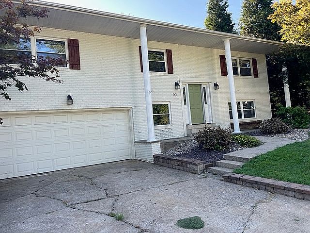 1st image of 901 Blueberry Hill Ave