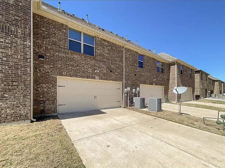 4225 Blackjack Oak Dr — Photo 8