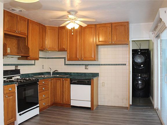 3rd image of 1 Nancy Dr