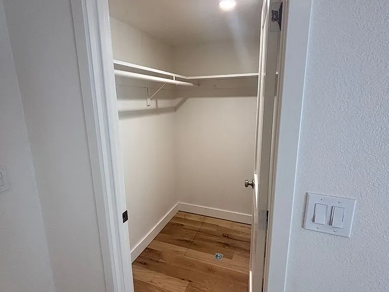 2227 Gainsborough Ave — Photo 9